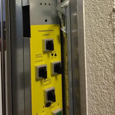 Person im Aufzug 3.jpeg